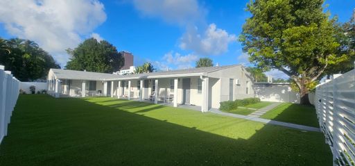 Secure your spacious 1 bed/1 bath sanctuary with $995 1st month and Special Deposit $995 w/ approved credit! — Remodeled unit near a serene city park, a short walk from Downtown Ft Lauderdale! – photo 1