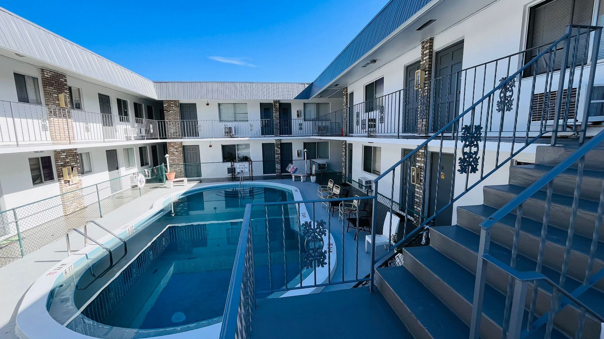 Hollywood Apartment: 1958 McKinley St