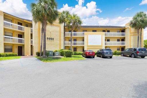 No Application Fee - $995 Deposit w/ approved credit! Plus, receive a $250 Amazon gift card! - Great Neighborhood, Modern and upgraded - central location in Coral Springs! - LARGE AND SPACIOUS 3/2 with WASHER/ DRYER in unit. – photo 1
