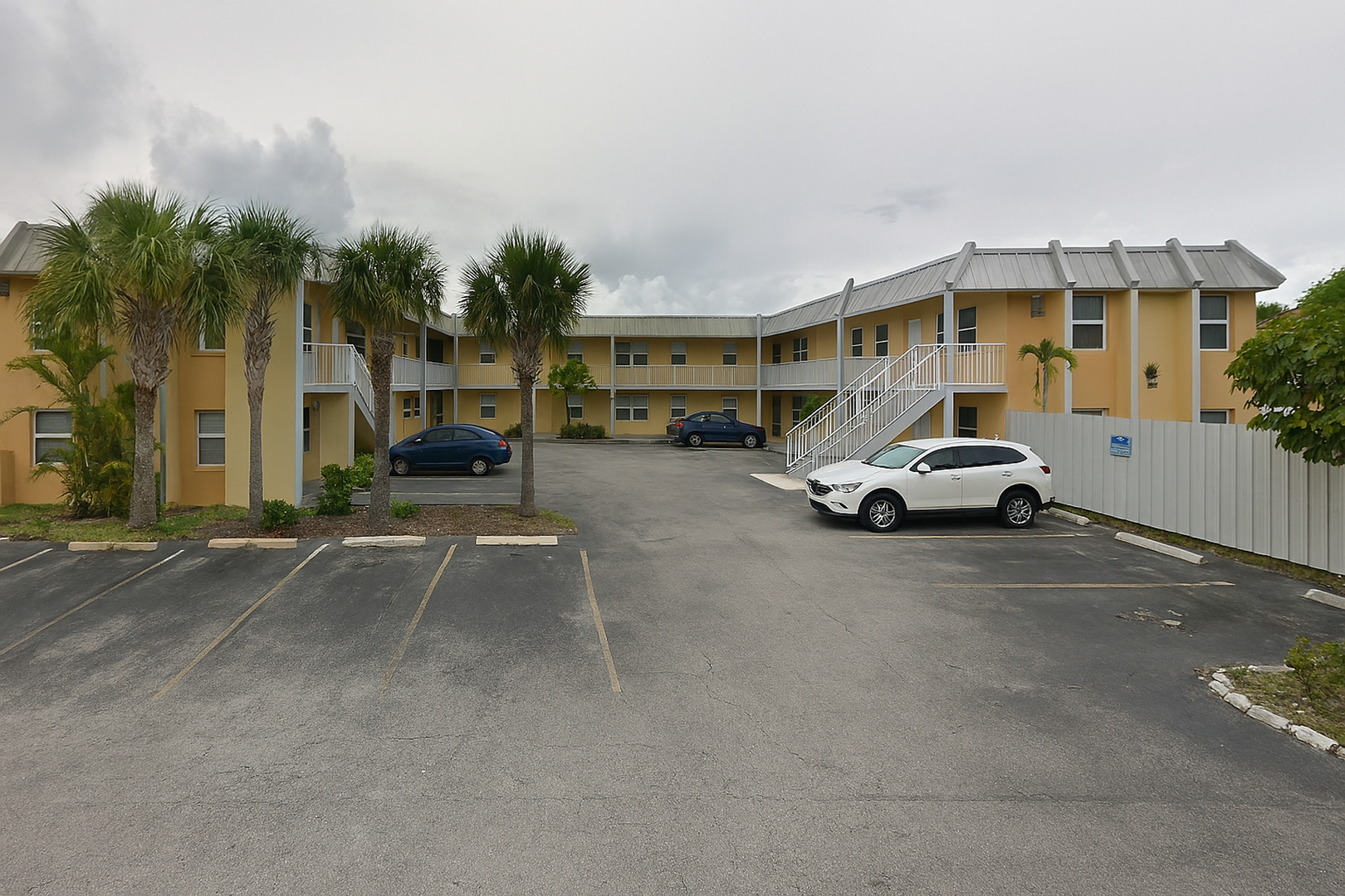 Pompano Beach Apartment: 8 SE 19th Ave