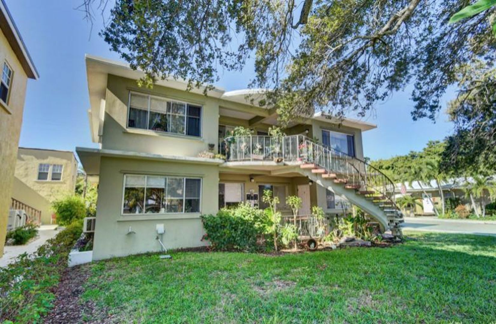 Lake Worth Apartment: 401 S Lakeside Dr