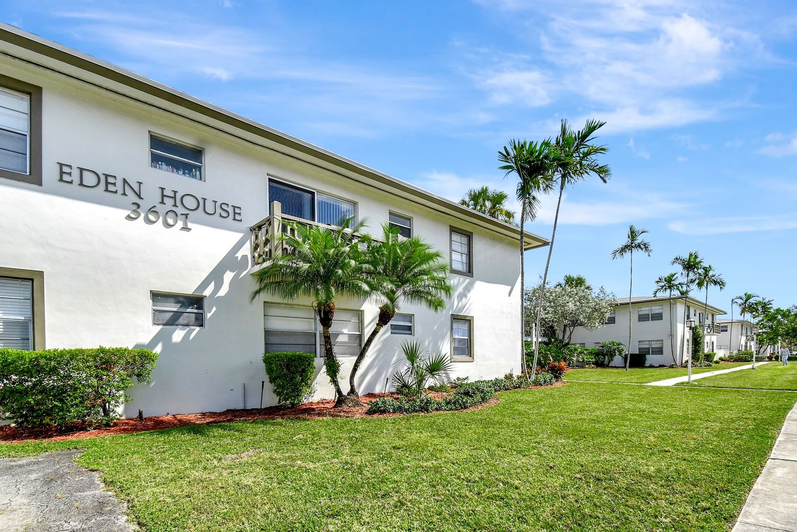 Hollywood Apartment: 3601 Van Buren St