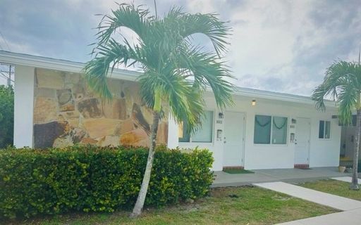 2 Bed/1 Bath in Lake Worth - WASHER AND DRYER IN UNIT! Amazing location and beautifully updated! – photo 1