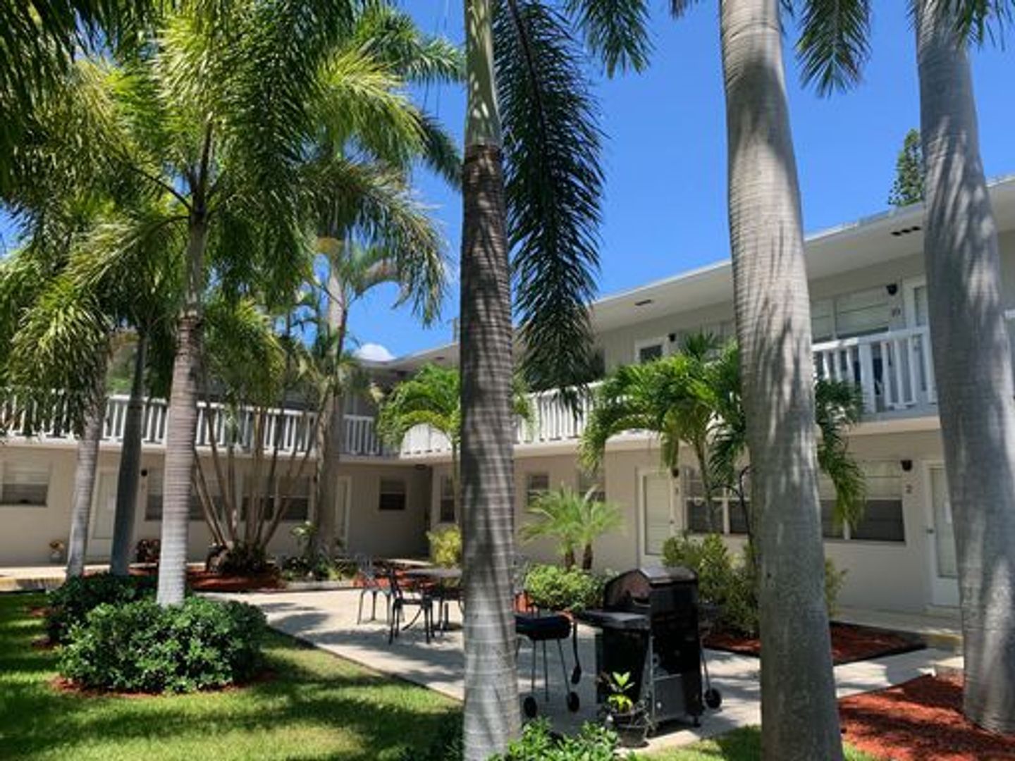 Lake Worth Apartment: 225 Ocean Breeze