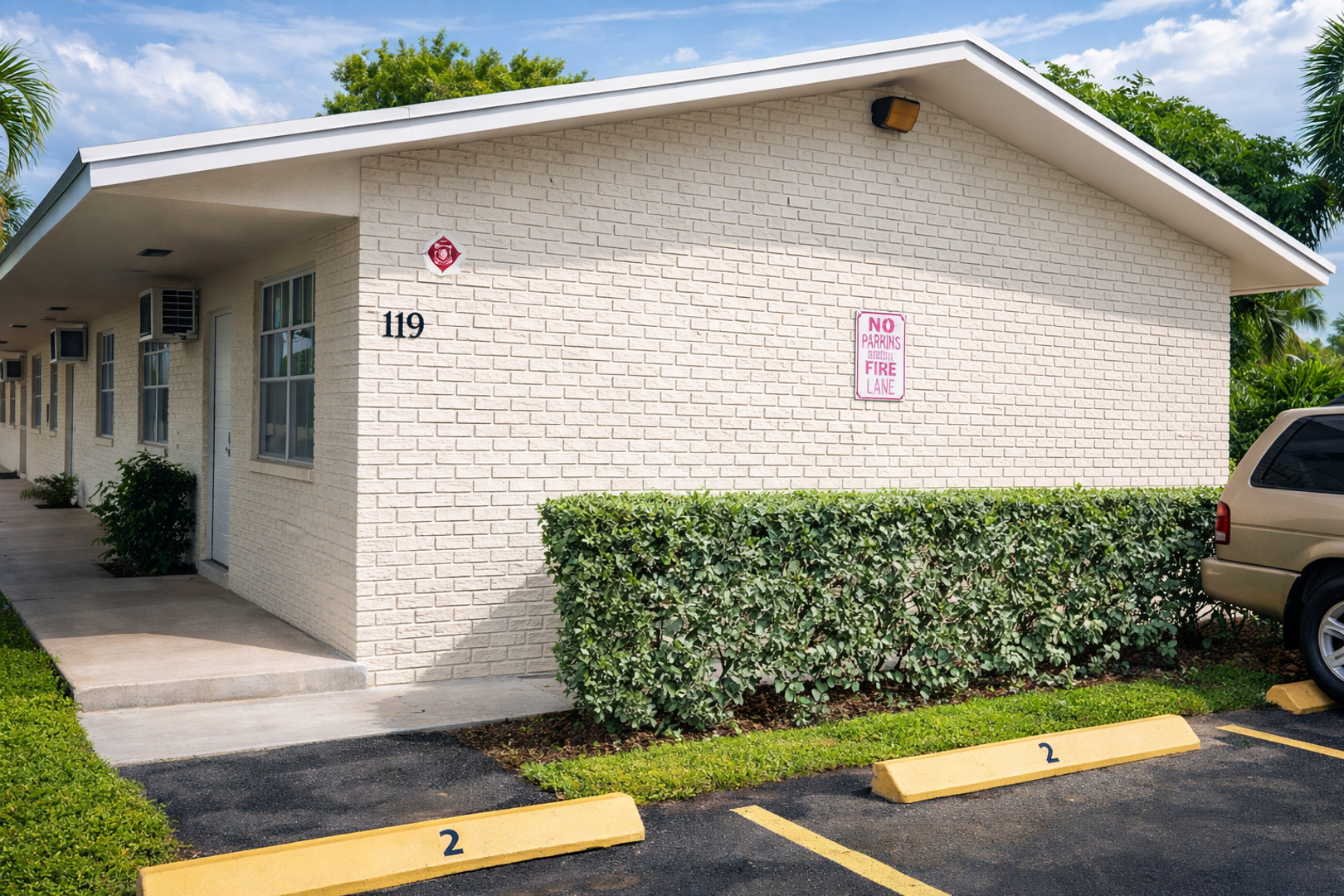 Pompano Beach Apartment: 119 NE 5 St