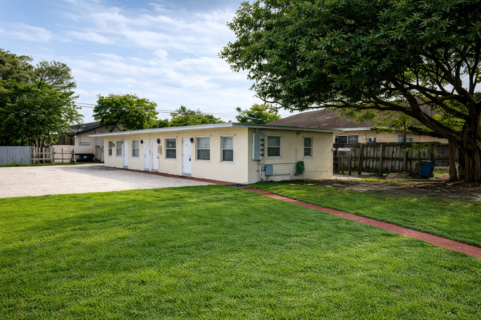 Hallandale Apartment: 316 NE 3 St