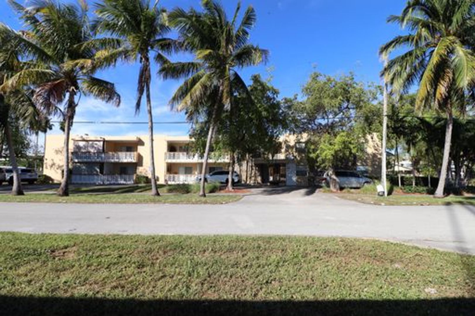 North Miami Beach Apartment: 2031 NE 139 St