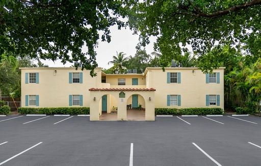 Secure your spacious 2 bed/1 bath sanctuary with just $995 First month and Special deposit $995 w/ approved credit! —featuring impact windows, and nestled near a serene city park, a short walk from Downtown Ft Lauderdale's vibrant heart! – photo 1