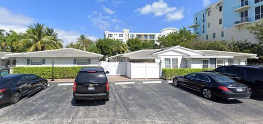 Prime location EAST OF INTERCOASTAL just a few blocks from the beach, restaurants - The perfect 1/1 in Deerfield Beach - $995 Deposit w/ approved credit! – photo 1