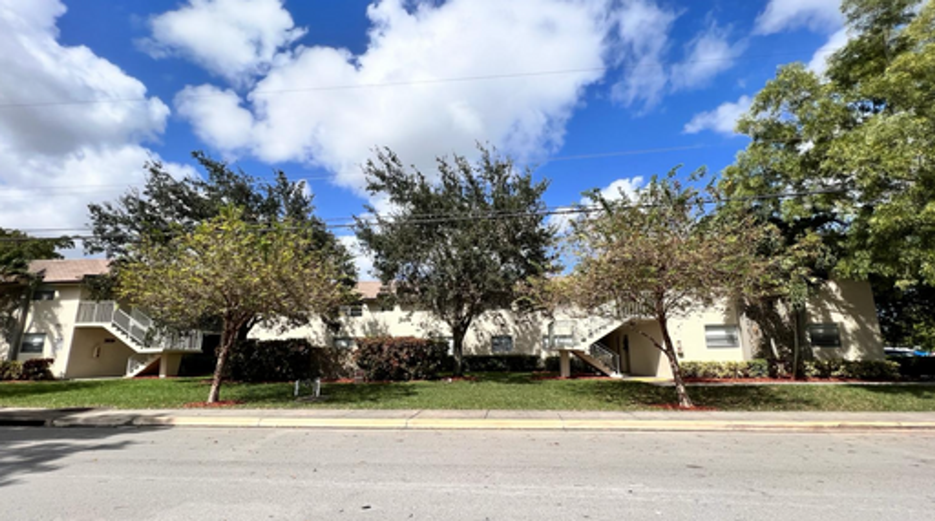 Davie Apartment: 5911 SW 41 ST