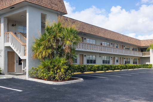 Renovated 1 Bed 1 Bath in Lake Park! Impact Windows - Special Deposit $995 w/ approved credit! Amazing location and walking distance to the Beach!
