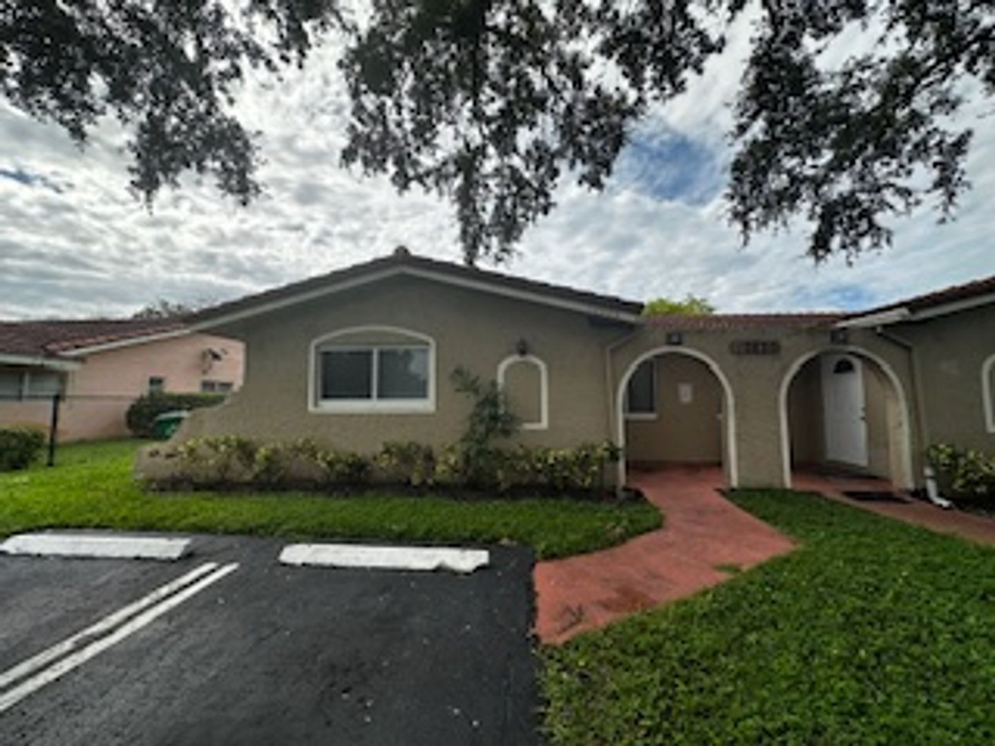 Coral Springs Apartment: 10620 NW 37th St