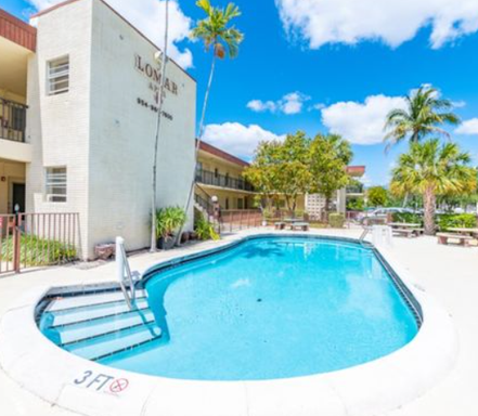 $995 Special Deposit and $995 First Month Rent w/ approved credit! The perfect 1/1 in Hollywood. Amazing location! – photo 1