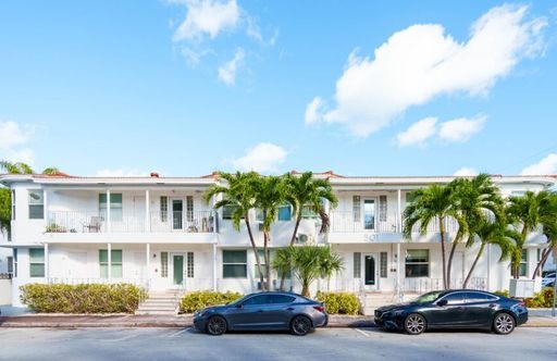 Modern 1-Bedroom in Miami Beach w/ Wood Floors & Courtyard – $995 Security Deposit Special & First Month’s Rent FREE with Approved Credit! – photo 1