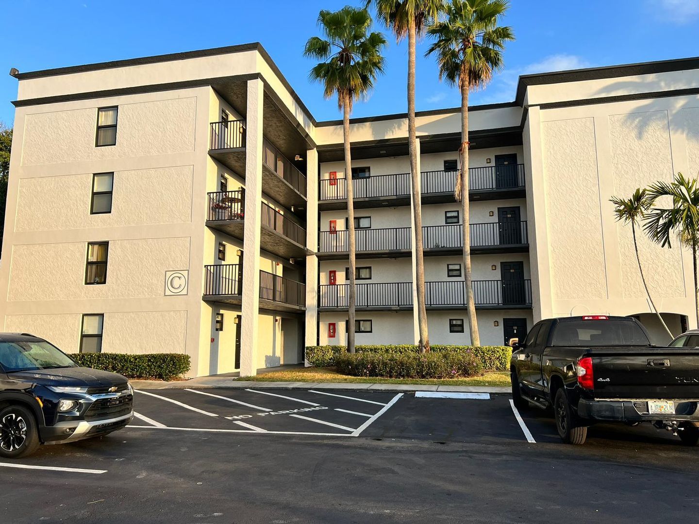 Davie Apartment: 7550 Stirling Rd