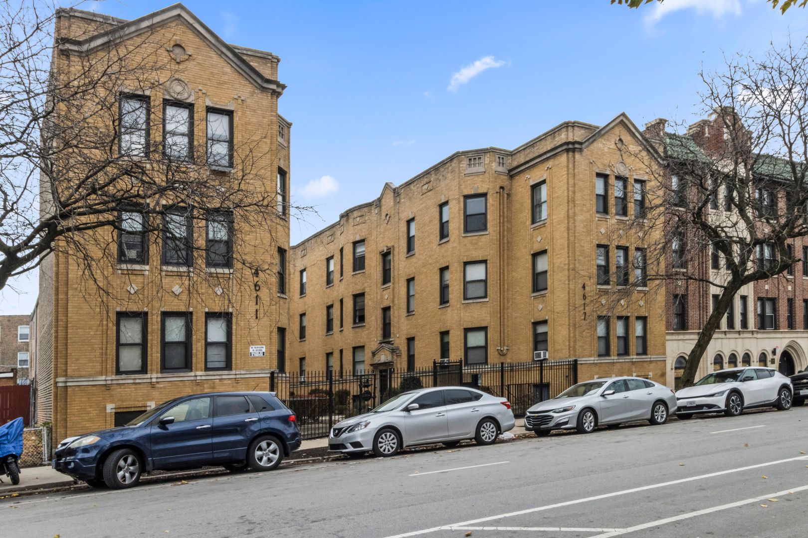 Chicago Apartment: 4611 S Drexel Blvd