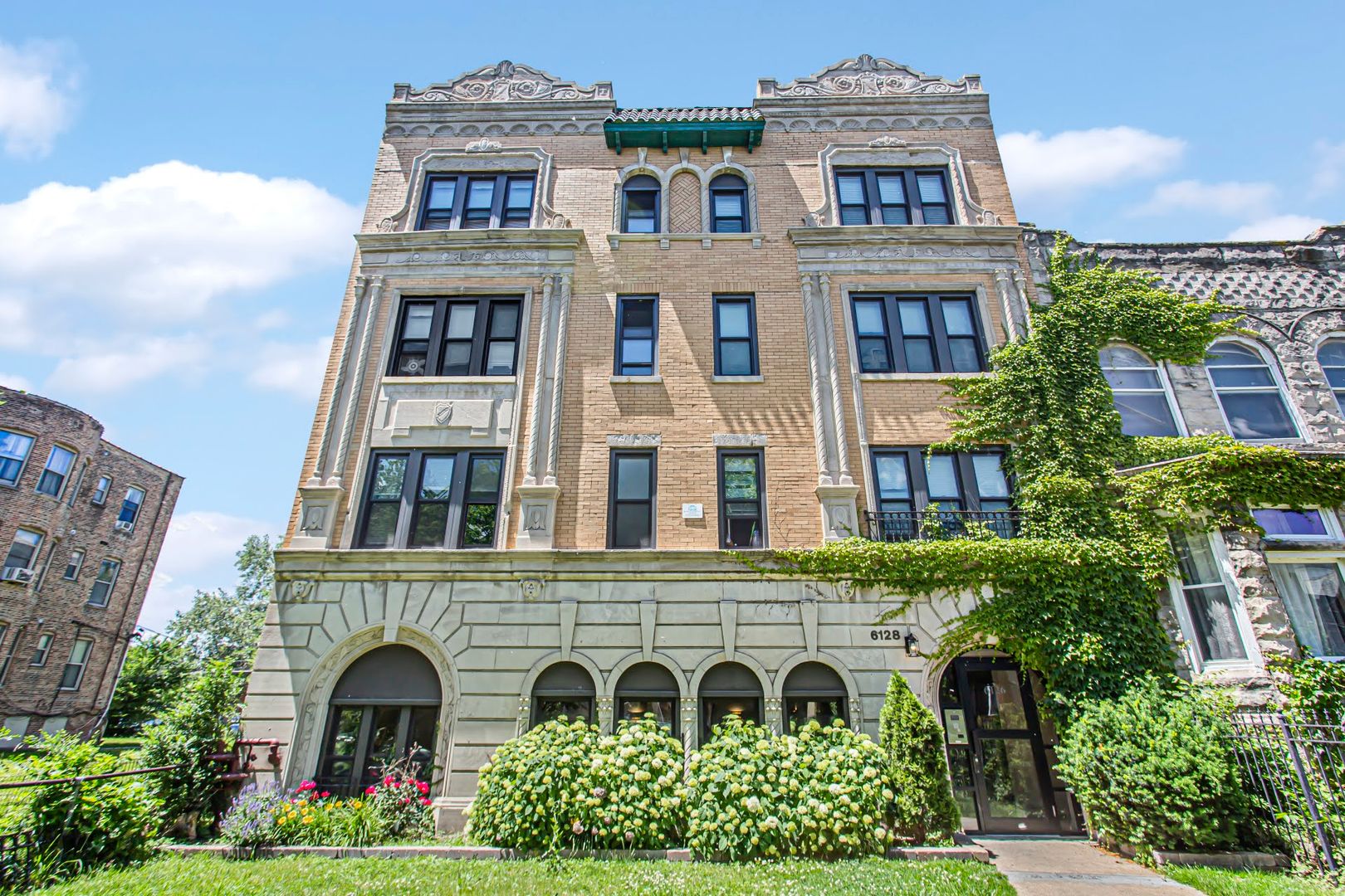 Chicago Apartment: 6126-28 S Woodlawn Ave
