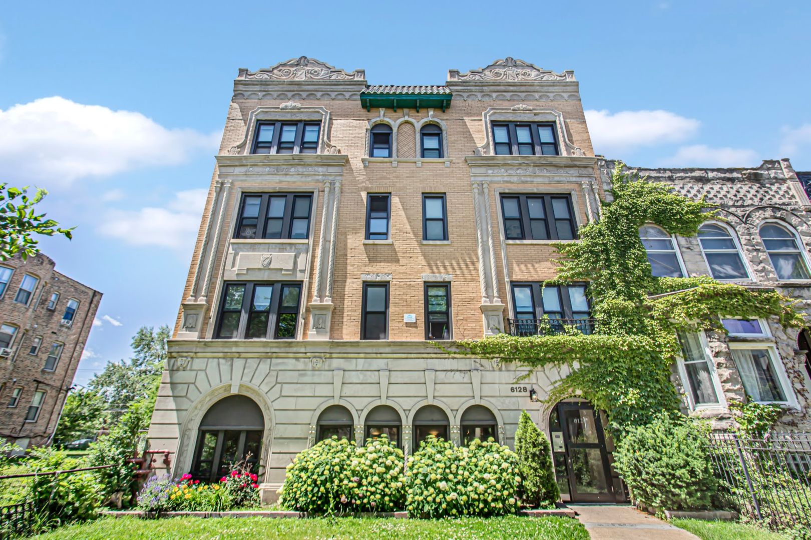 Chicago Apartment: 6126-28 S Woodlawn Ave