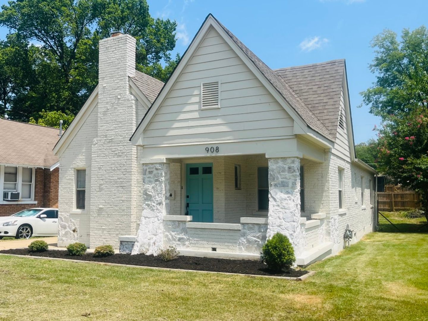 Memphis House: 908 Maury St