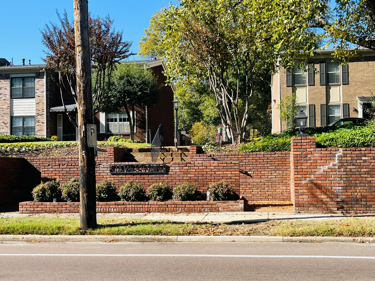 Memphis House: 443 N Highland #3