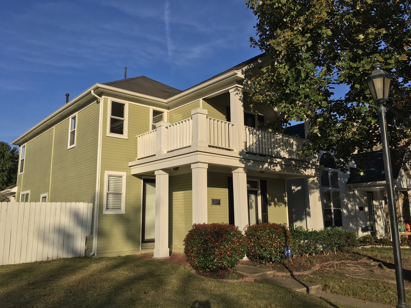 Memphis House: 1161 Island Place East