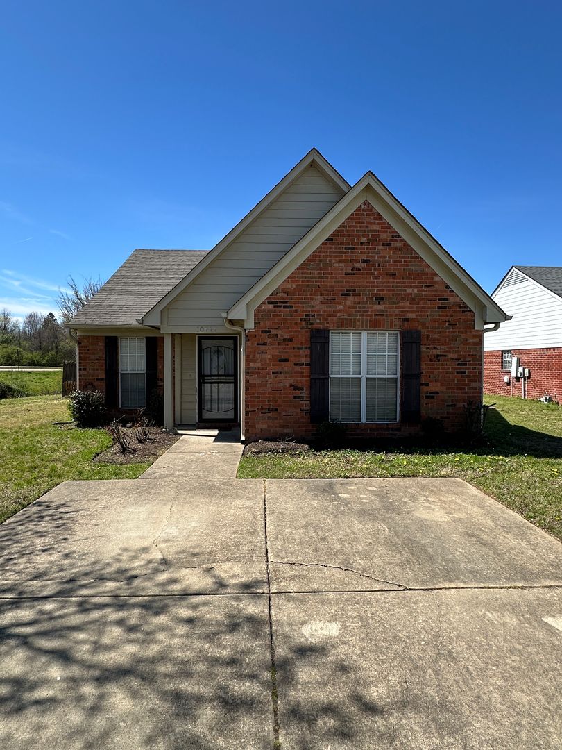 Olive Branch House: 10717 Pecan View