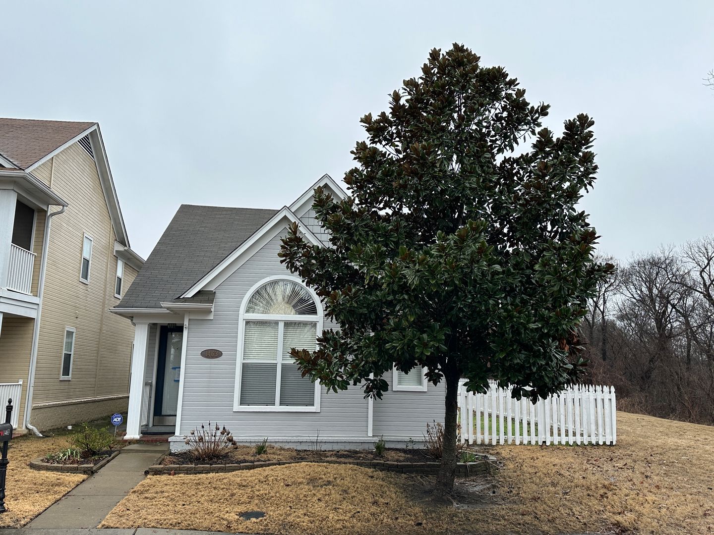 Memphis House: 1463 Down River Drive