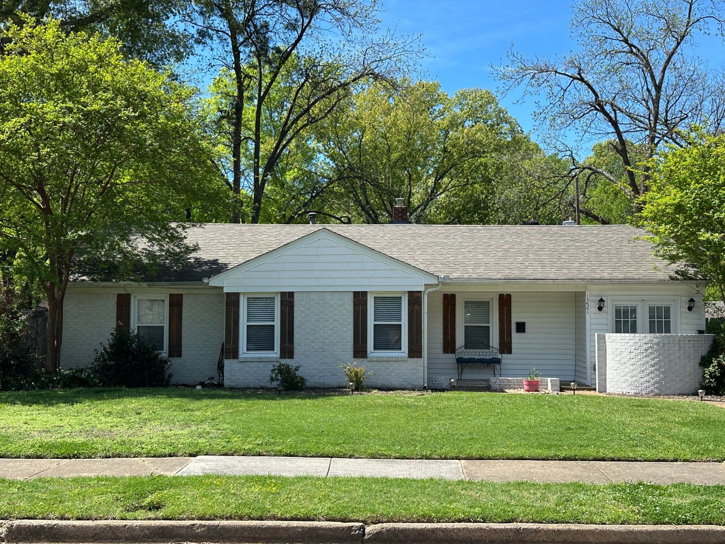 Memphis House: 1221 W Perkins