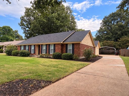 Spacious & Inviting Home in Bartlett – Convenient Location! Bedroom with Private Entrance! Shed in back yard! – photo 1
