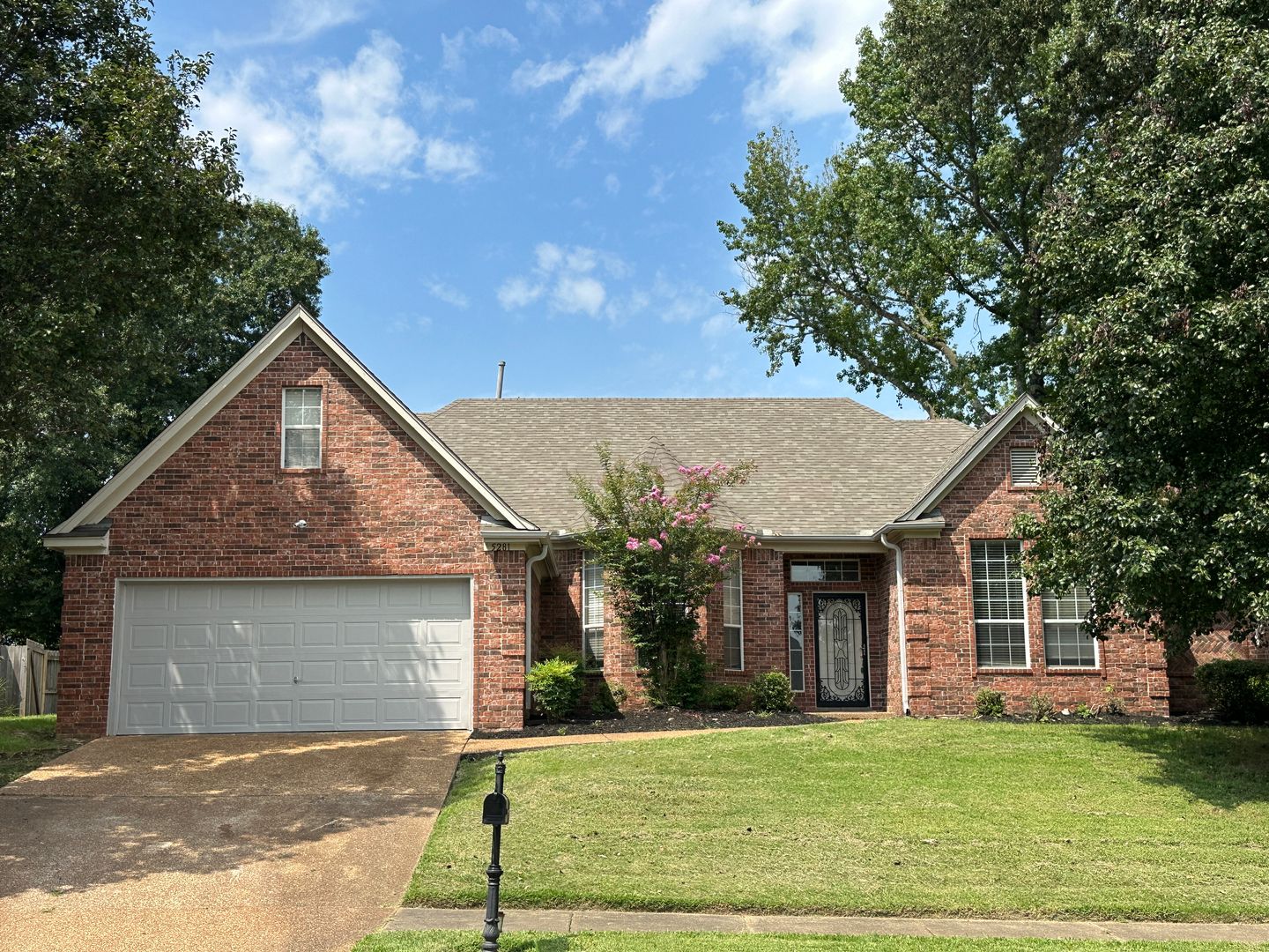 Arlington House: 5281 Jon Oak Drive
