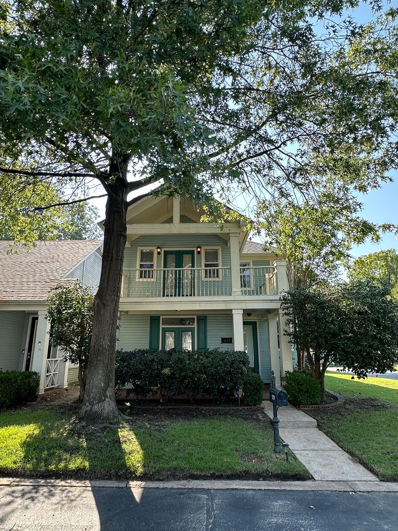 Memphis House: 1139 Misty Isle Drive