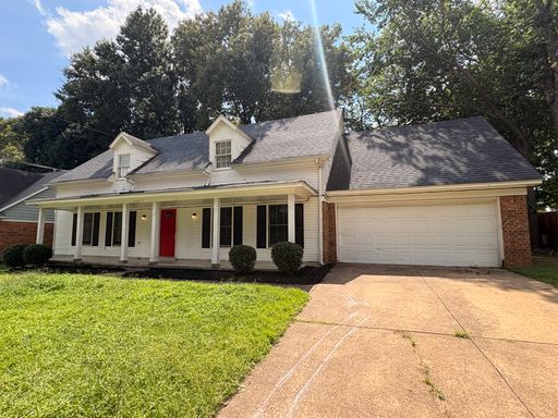 Spacious Home Freshly Painted and New Carpeted! Fully Fenced in Back Yard. – photo 1