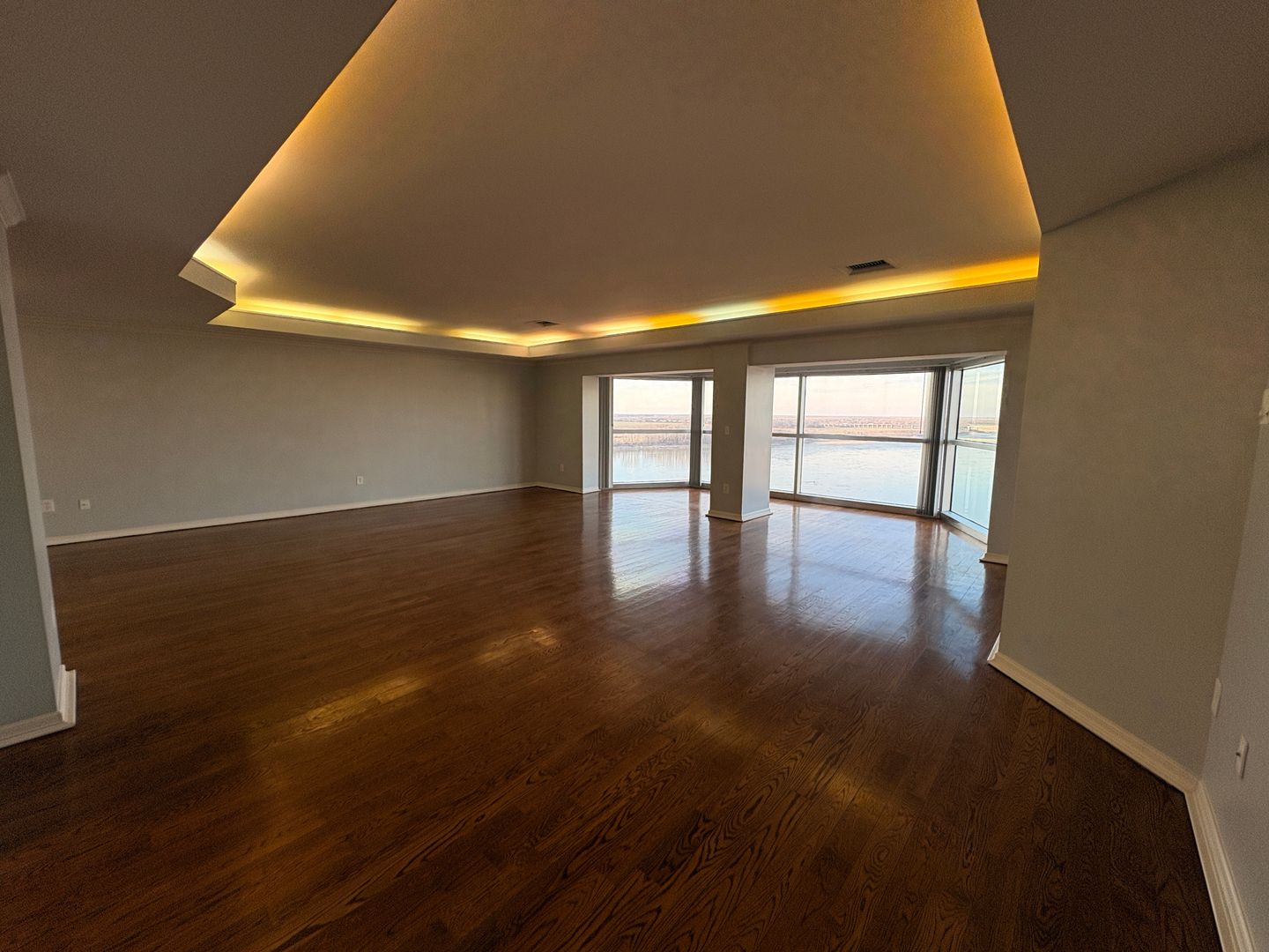 Memphis Condo: 655 Riverside Dr
