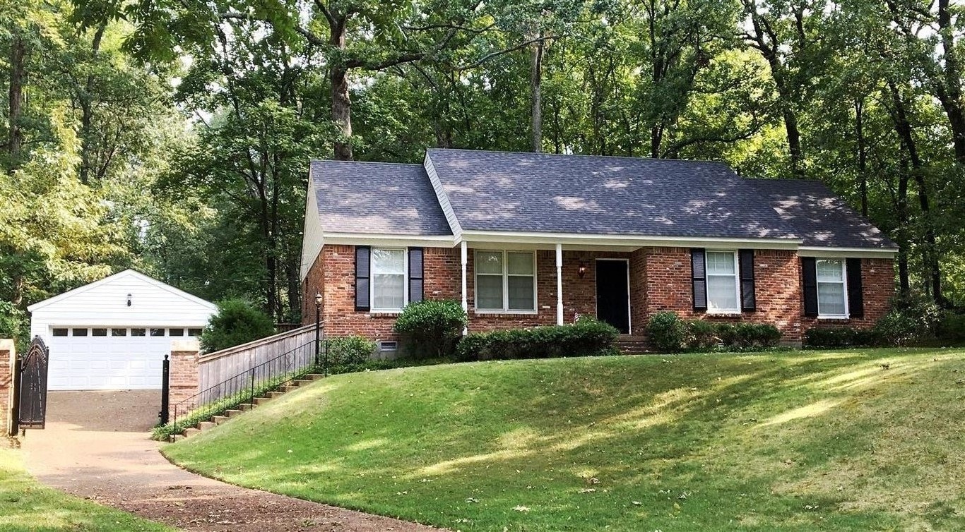 Memphis House: 5482 N Rolling Oaks Drive