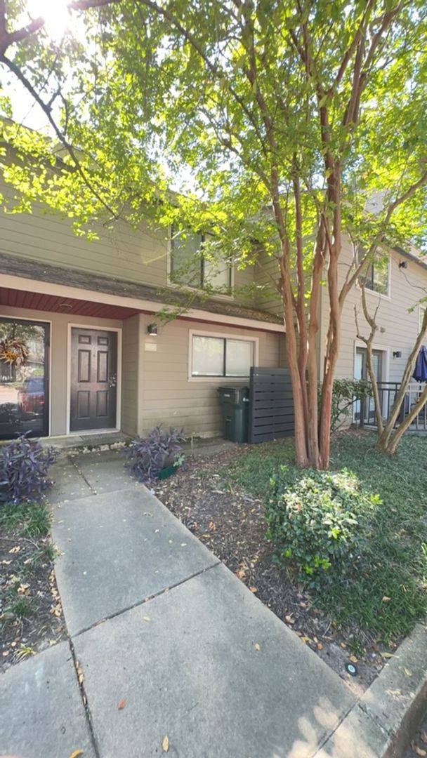 Germantown House: 1837 Gray Ridge Cove #3