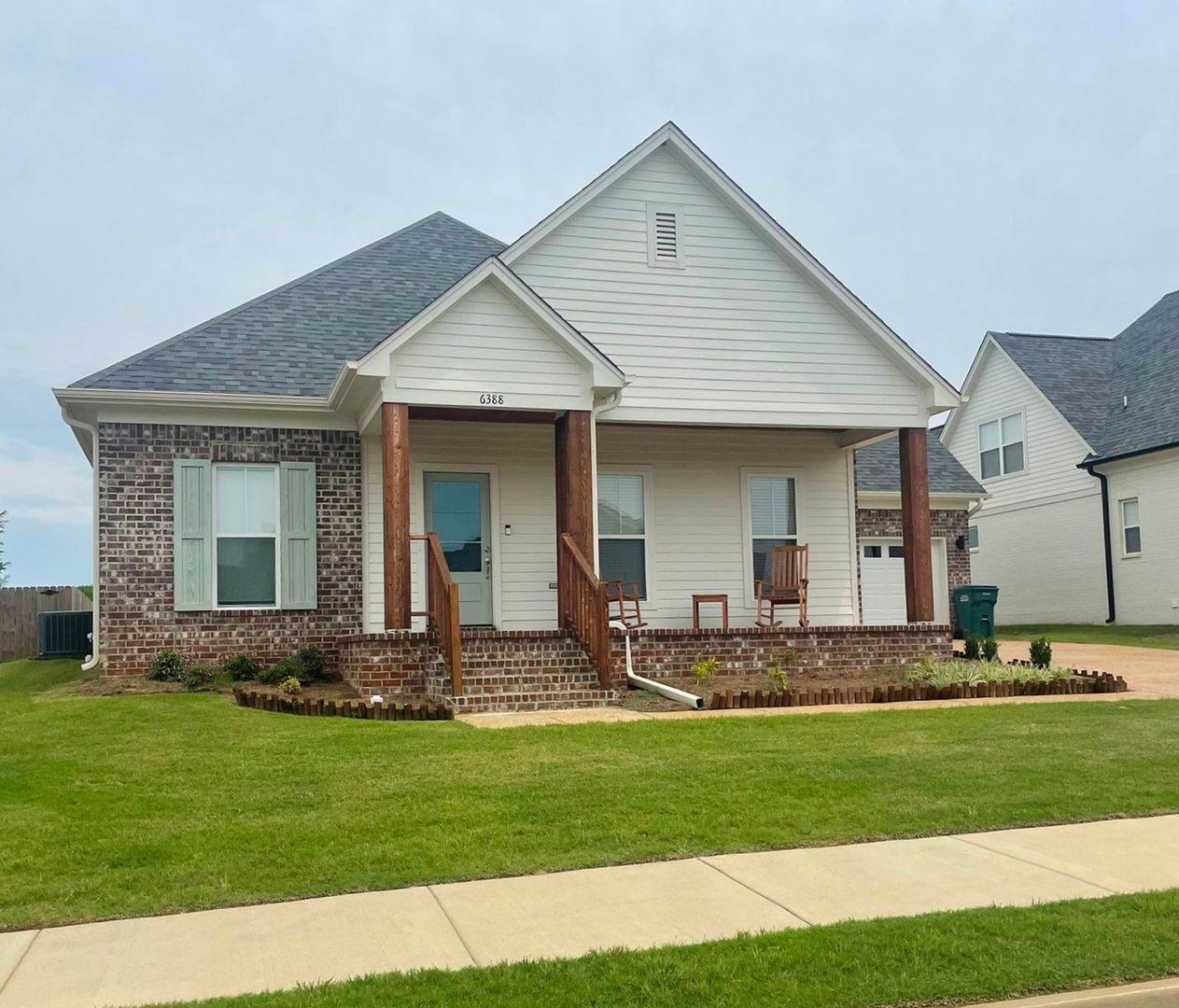 Southaven House: 6388 1st St