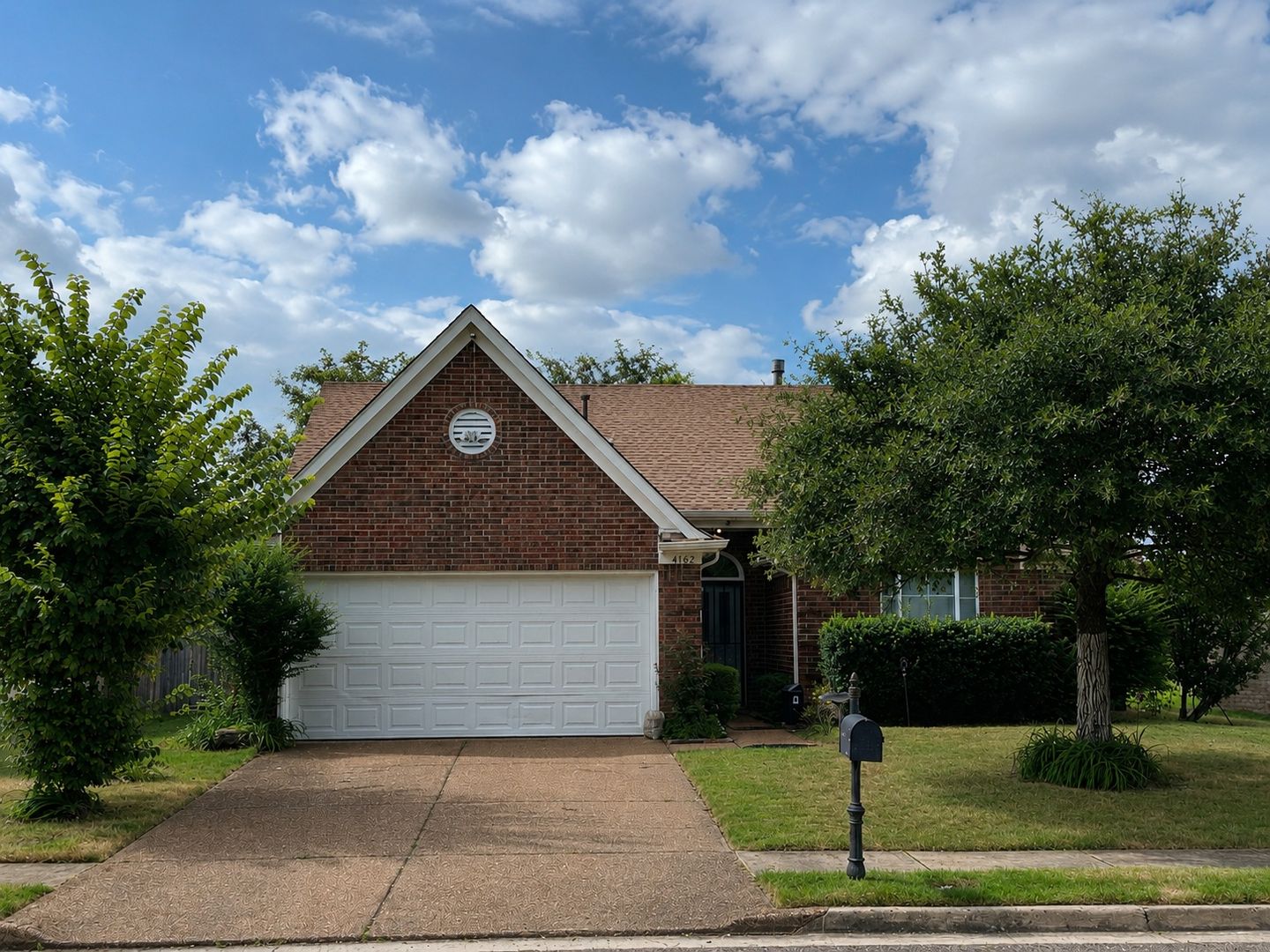 Memphis House: 4762 Ridge Walk Ln