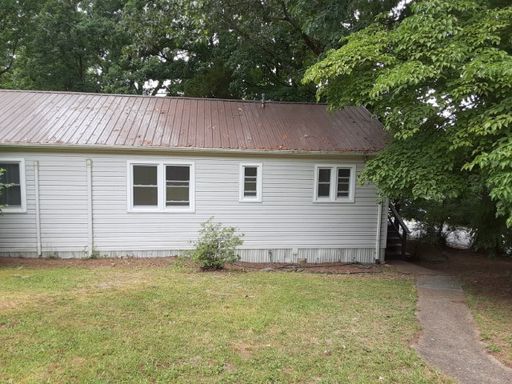 Move in Ready and Located in Oak Ridge