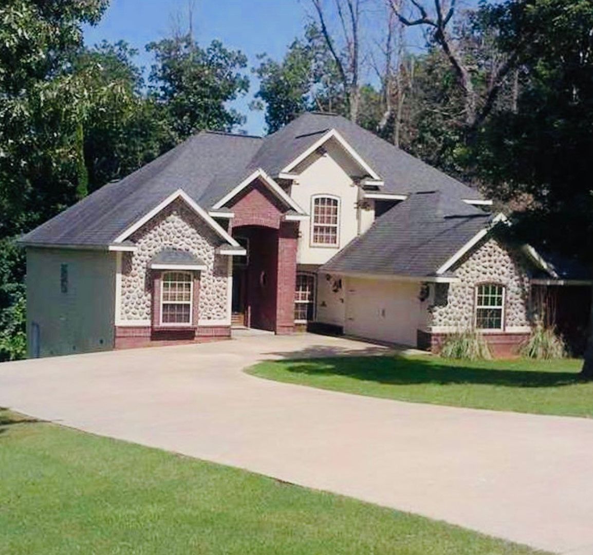 Rogers House: 13888 Eastgate Drive