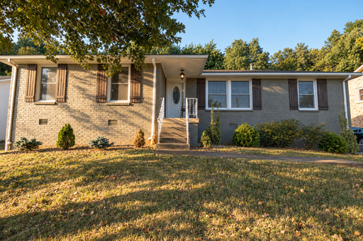 Renovated Ranch near Brentwood in Nippers Corner – photo 1