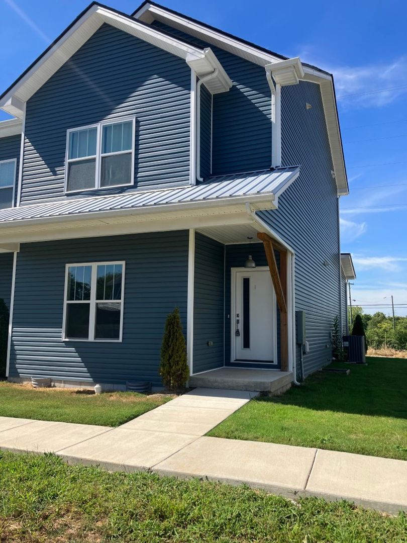 Nashville House: 3645 Hydes Ferry Road