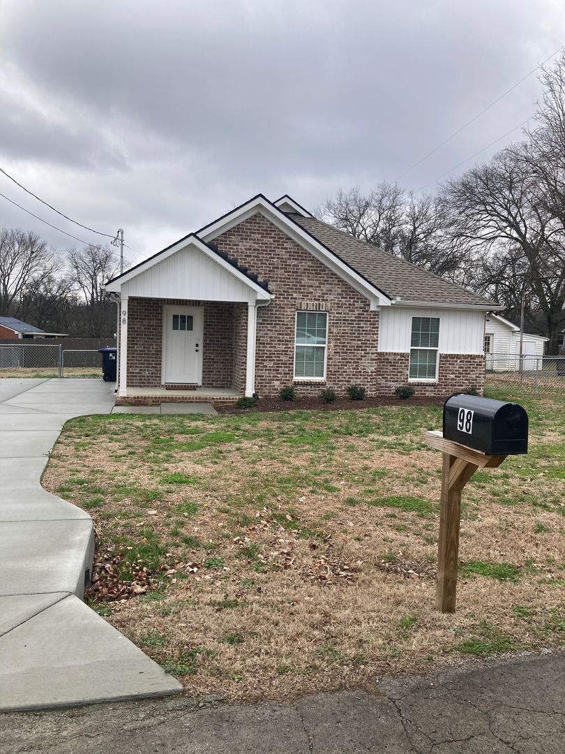 Columbia House: 98 Dawn Drive