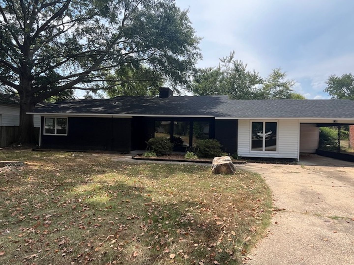 Benton House: 212 Lillian St.