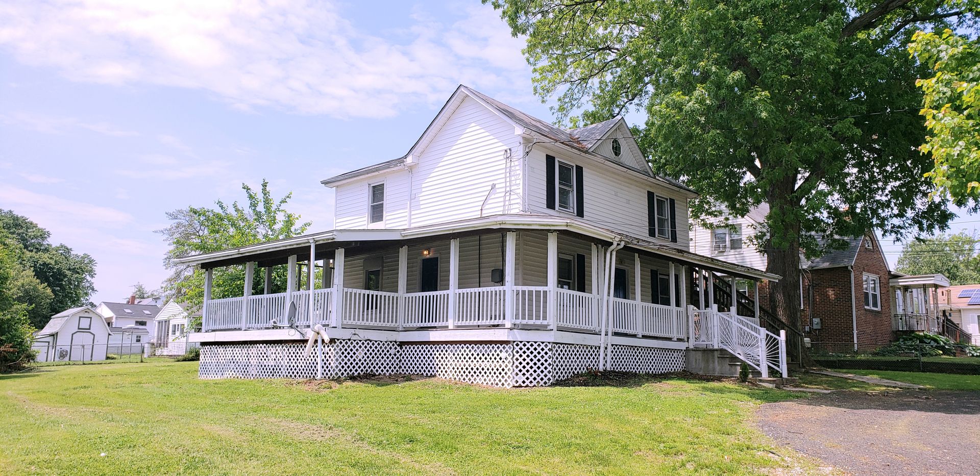 Essex Apartment: 4 Essex Ave