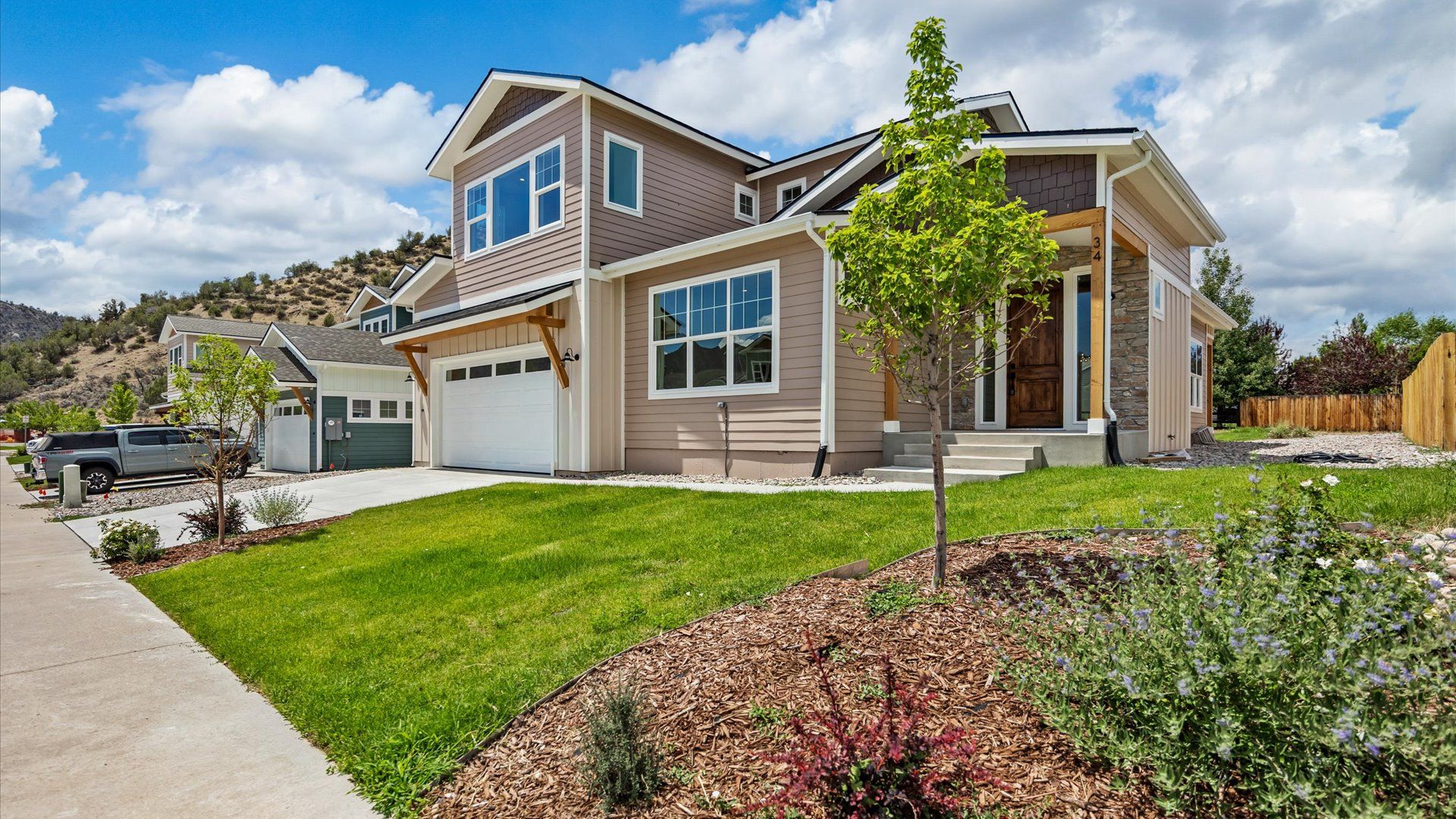 New Castle House: 34 Mount Yale Ct