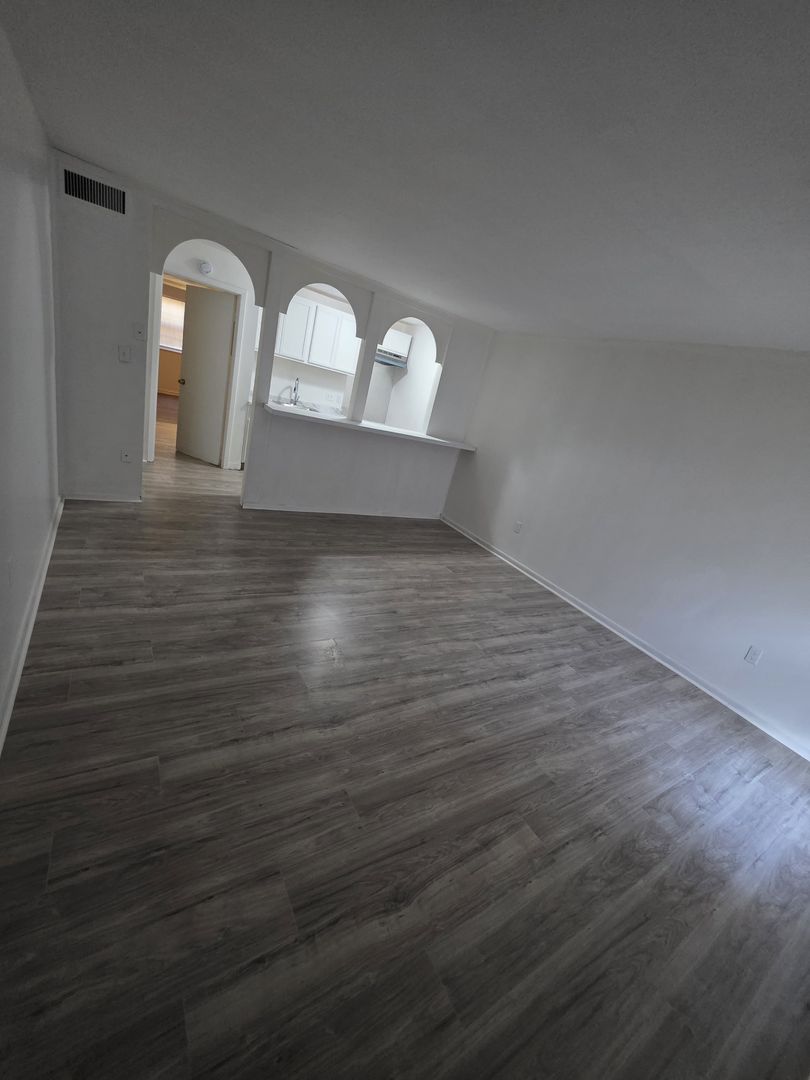 Jackson Apartment: 1505 North West Street