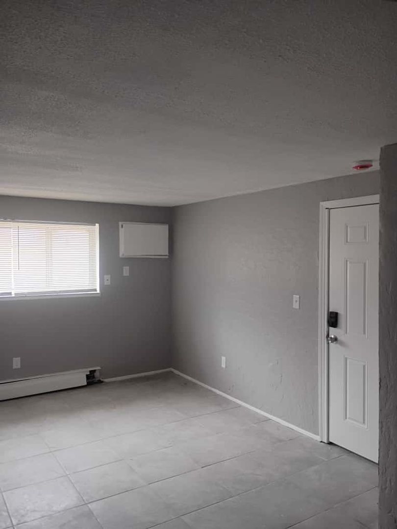 East Cleveland Apartment: 13420 Euclid Ave