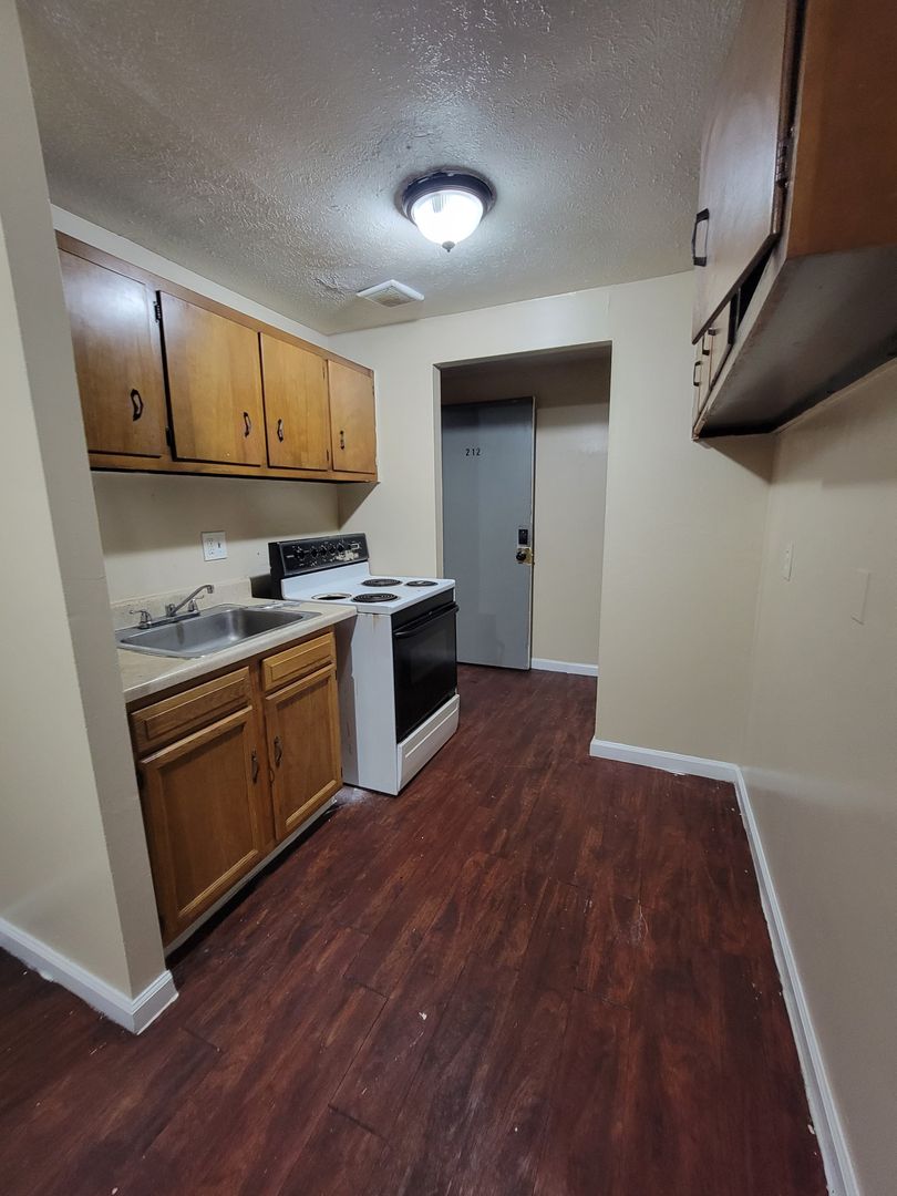 East Cleveland Apartment: 13540 Superior Rd