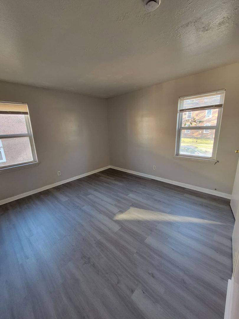 East Cleveland Apartment: 13984 Superior Rd