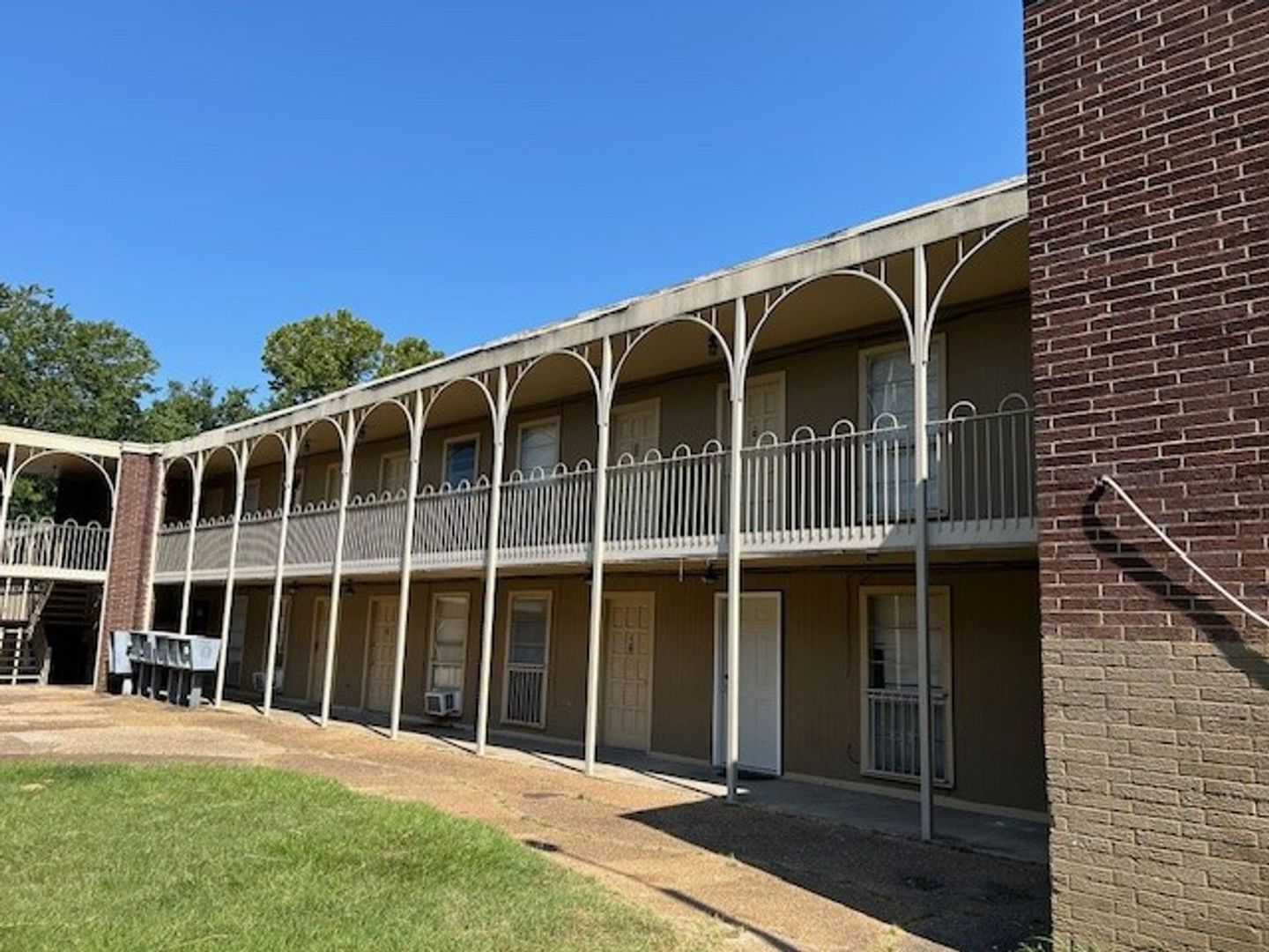 Jackson Apartment: 1505 North West Street